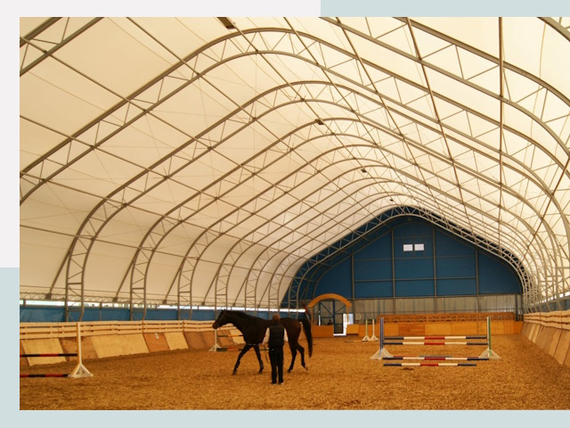 Строительство конных манежей в Северске